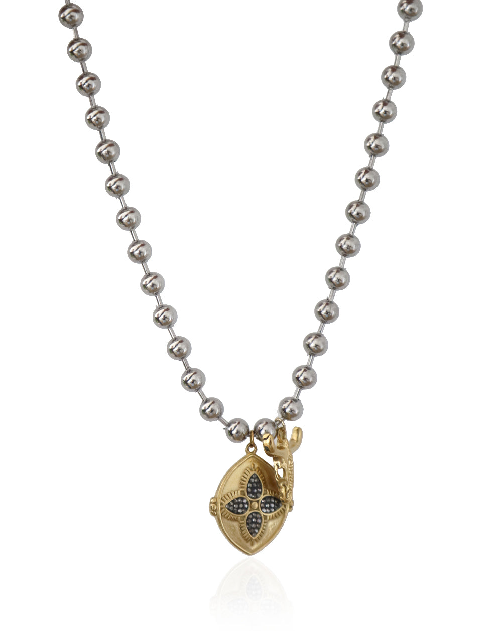 collar bolitas plateadas con medalla plata con cruz diamantes y cuerno