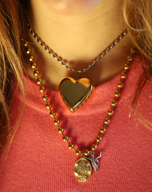 collar bolitas doradas con medalla plata con cruz brillo y cuerno