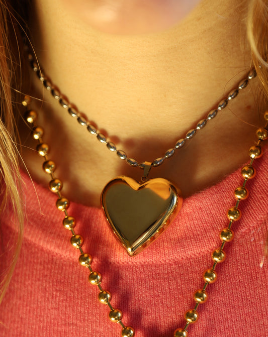 Collar corazón dorado y cadena bolitas plateadas